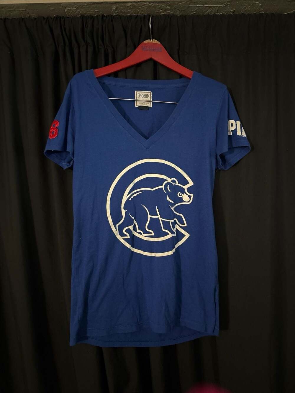 PINK Victoria's Secret Chicago Cubs MLB V-Neck T-Shirt Size Large